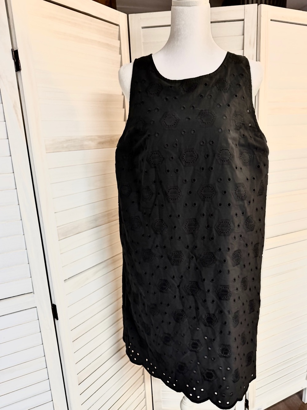 Ann Taylor Factory Black Eyelet Sleeveless Shift Mini Dress EUC Sz 14P